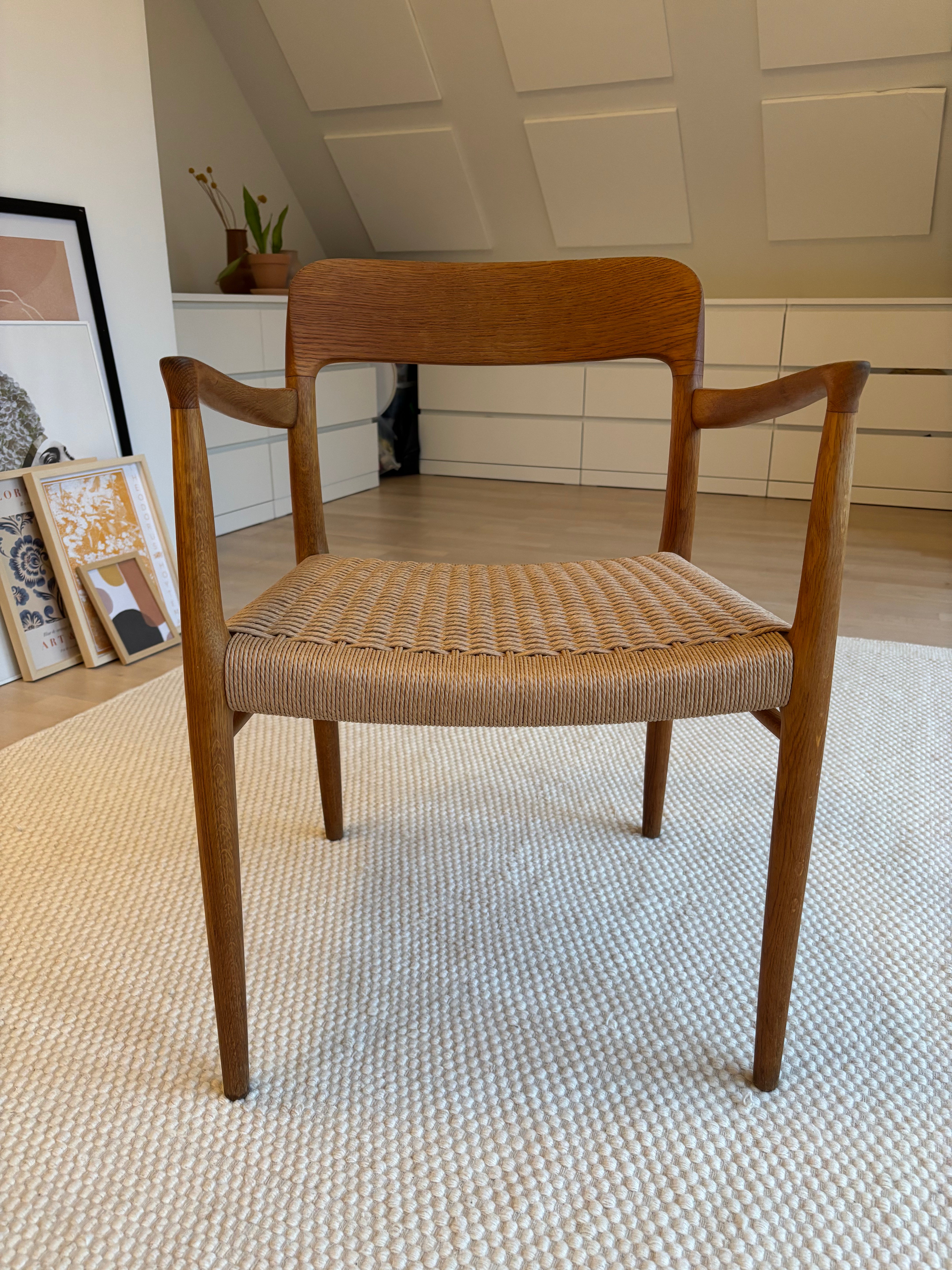 10 stk. N.O. Møller Model 56 - ny planflet & renoveret træværk (egetræ)