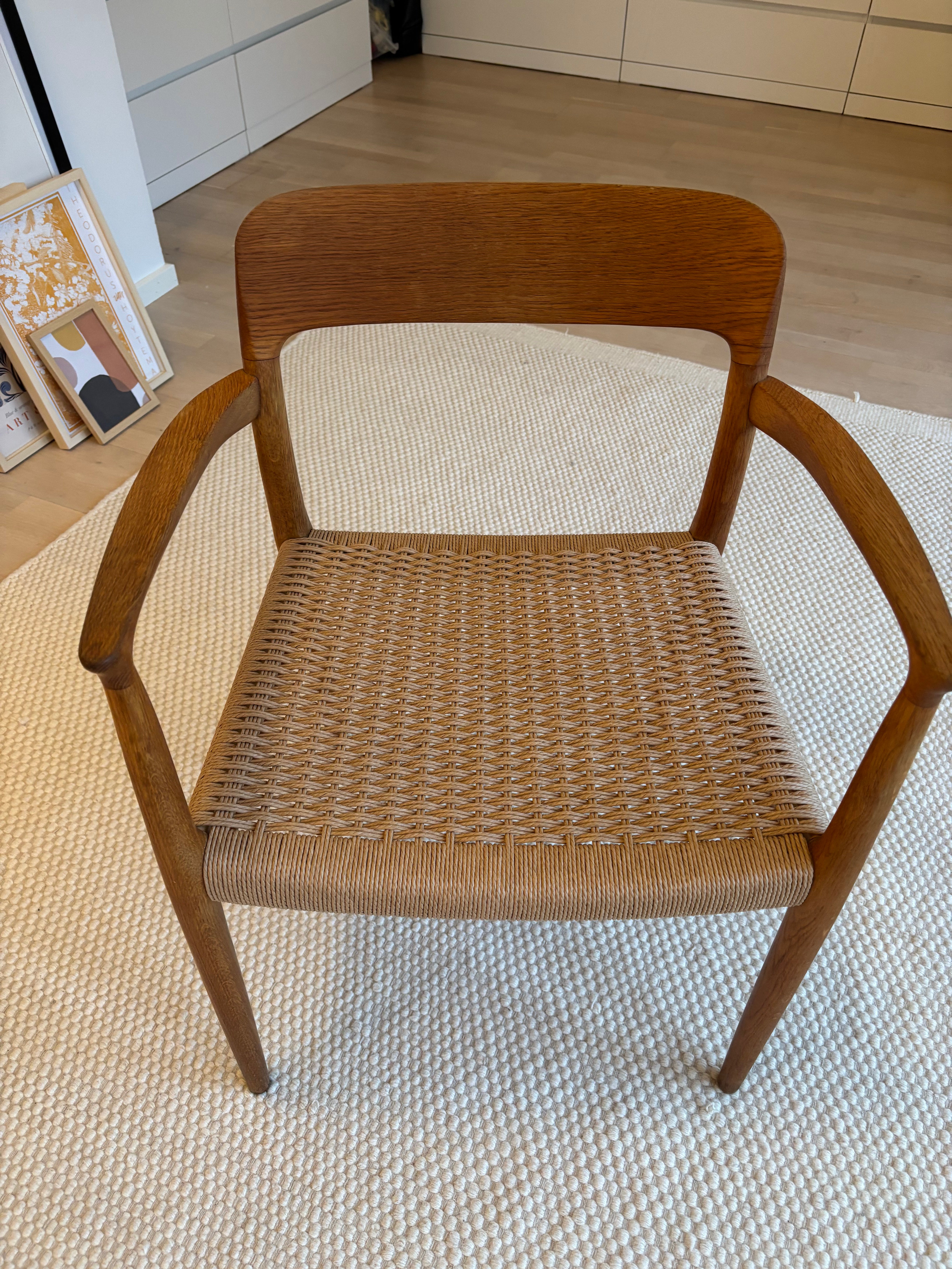 10 stk. N.O. Møller Model 56 - ny planflet & renoveret træværk (egetræ)