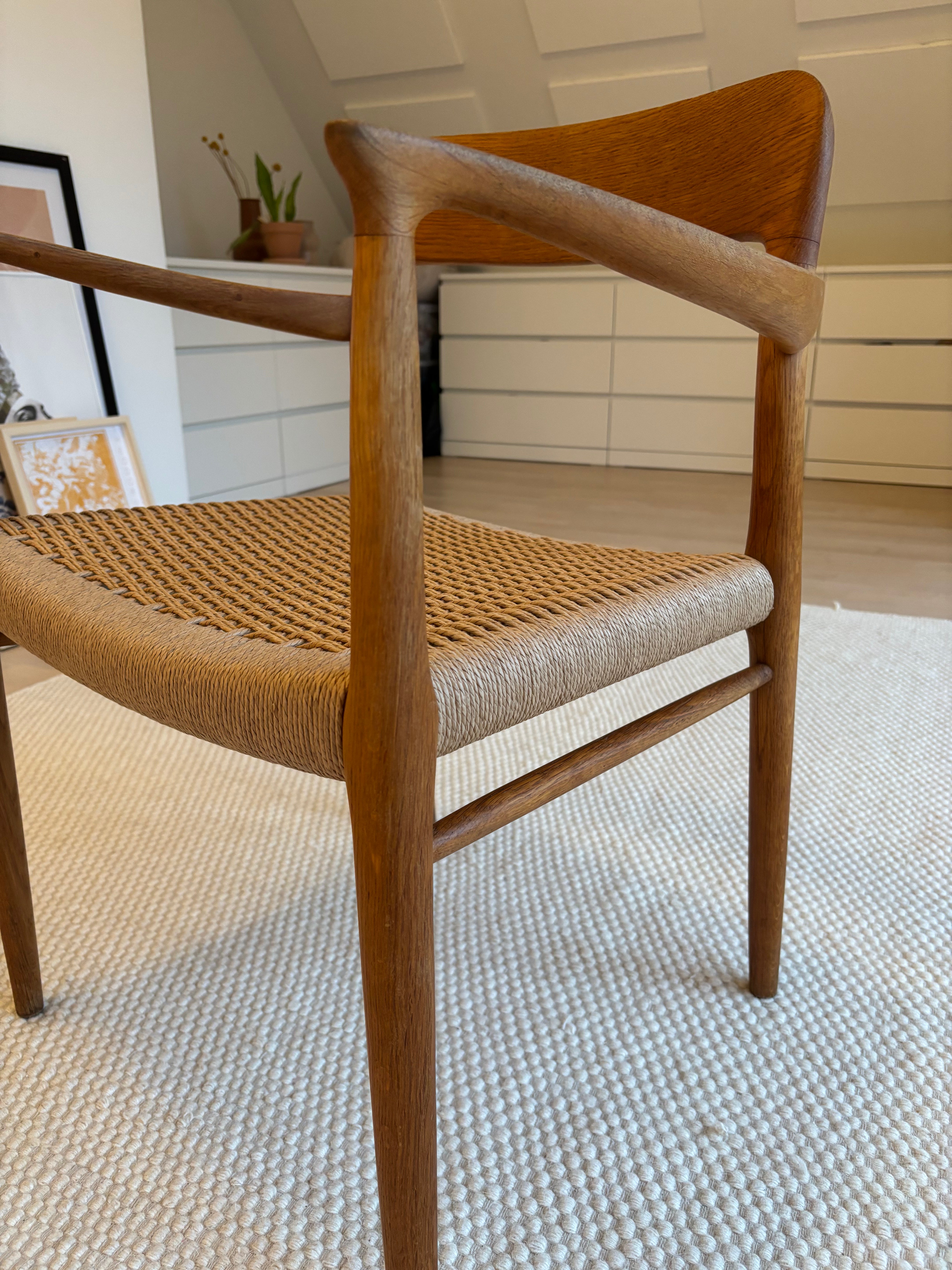 10 stk. N.O. Møller Model 56 - ny planflet & renoveret træværk (egetræ)